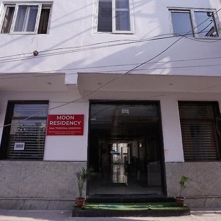Hotel Moon Taj Near Yashobhoomi Convention Centre 델리 외부 사진