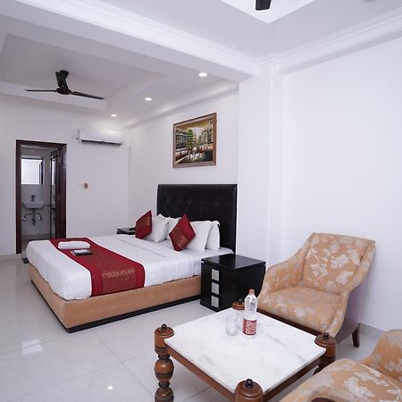 Hotel Moon Taj Near Yashobhoomi Convention Centre 델리 외부 사진