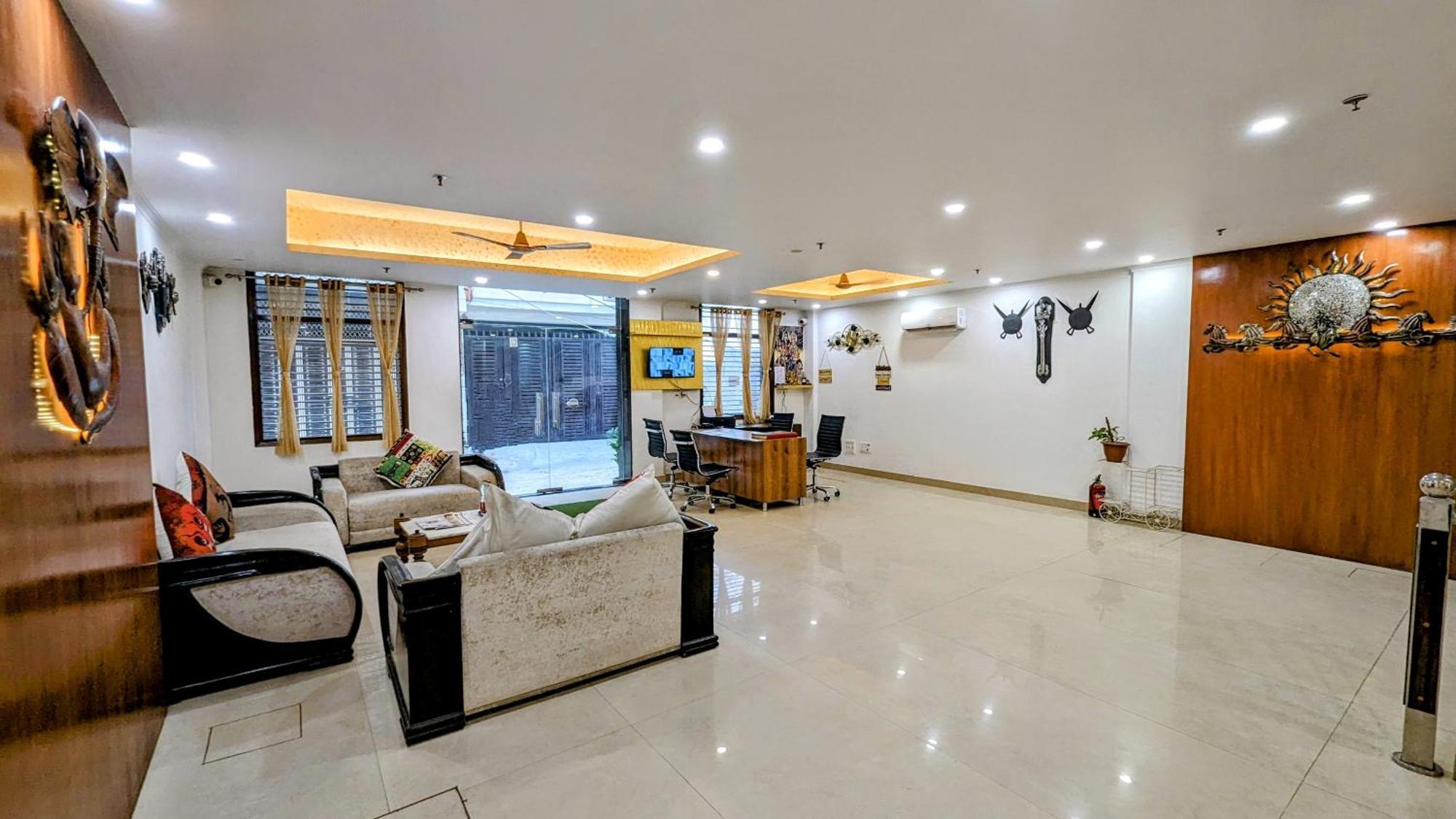 Hotel Moon Taj Near Yashobhoomi Convention Centre 델리 외부 사진
