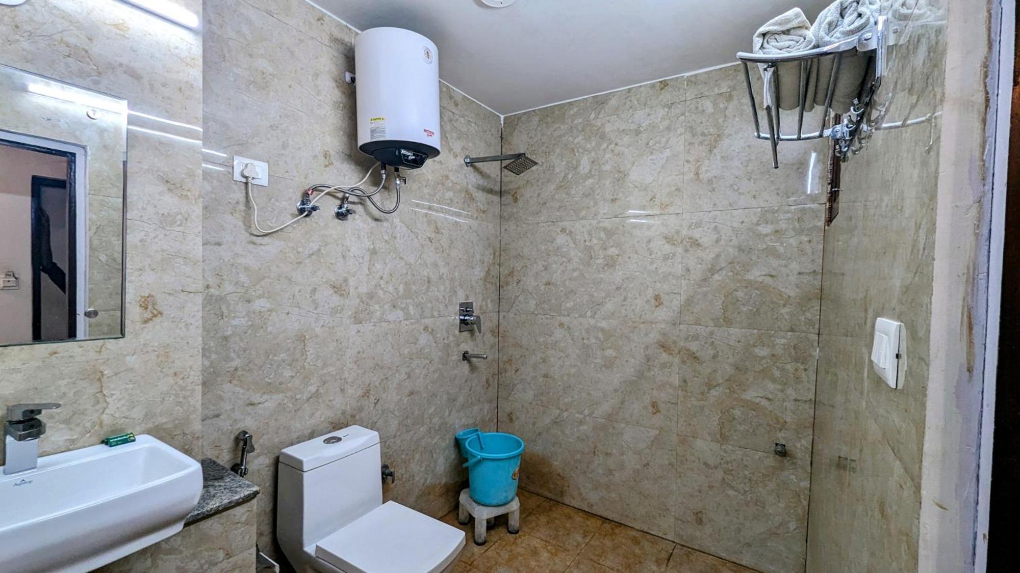 Hotel Moon Taj Near Yashobhoomi Convention Centre 델리 외부 사진