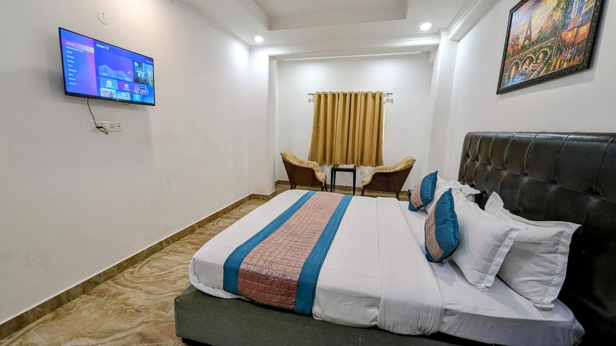 Hotel Moon Taj Near Yashobhoomi Convention Centre 델리 외부 사진