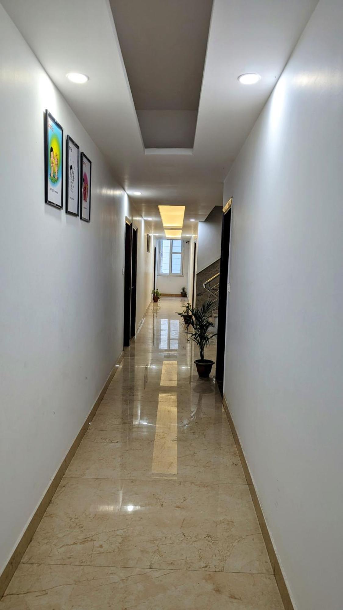 Hotel Moon Taj Near Yashobhoomi Convention Centre 델리 외부 사진