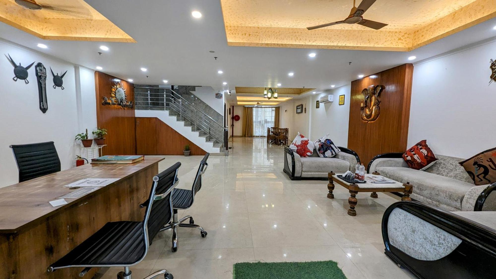 Hotel Moon Taj Near Yashobhoomi Convention Centre 델리 외부 사진