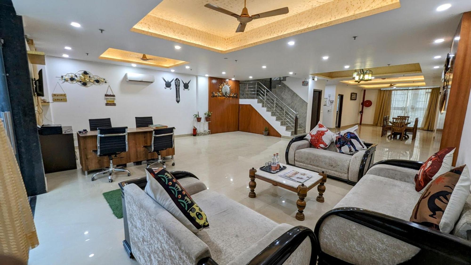 Hotel Moon Taj Near Yashobhoomi Convention Centre 델리 외부 사진