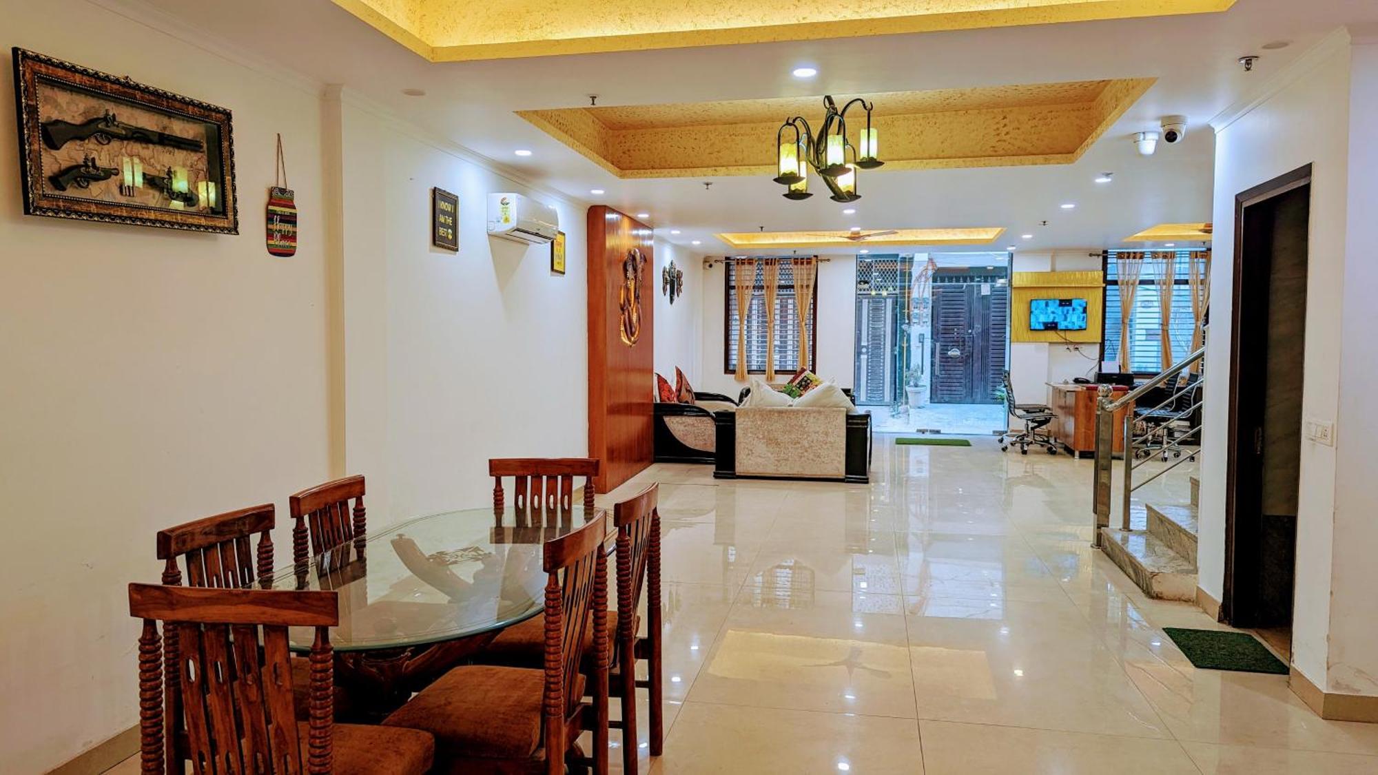 Hotel Moon Taj Near Yashobhoomi Convention Centre 델리 외부 사진