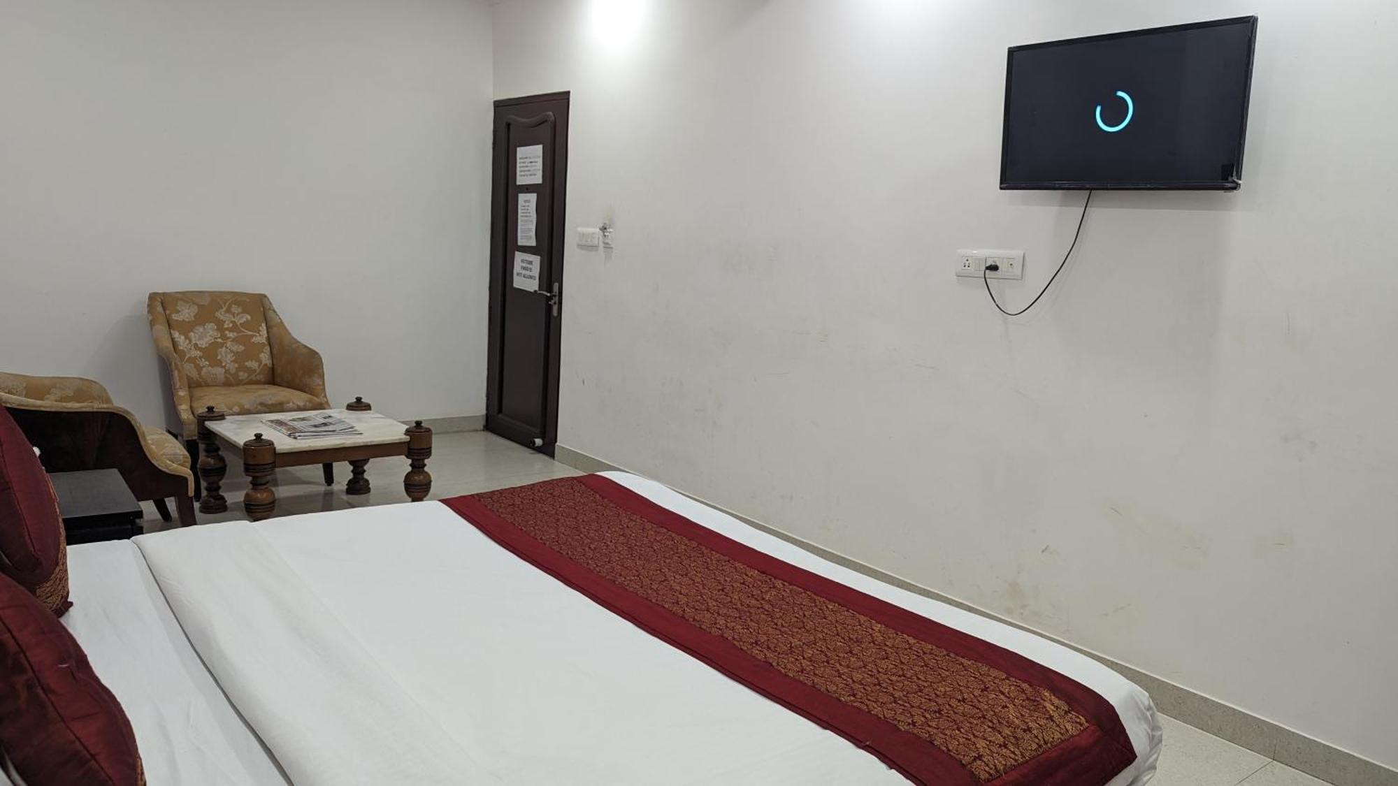Hotel Moon Taj Near Yashobhoomi Convention Centre 델리 외부 사진