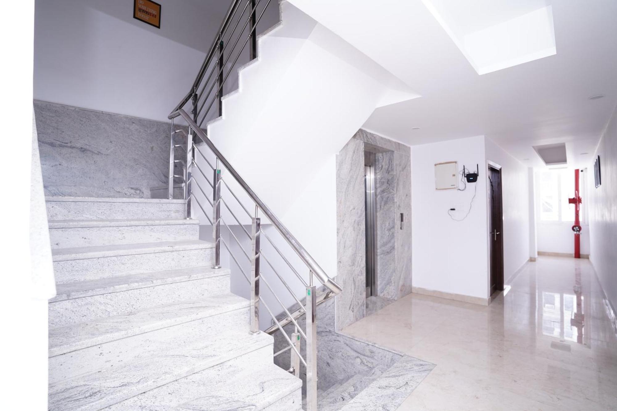 Hotel Moon Taj Near Yashobhoomi Convention Centre 델리 외부 사진