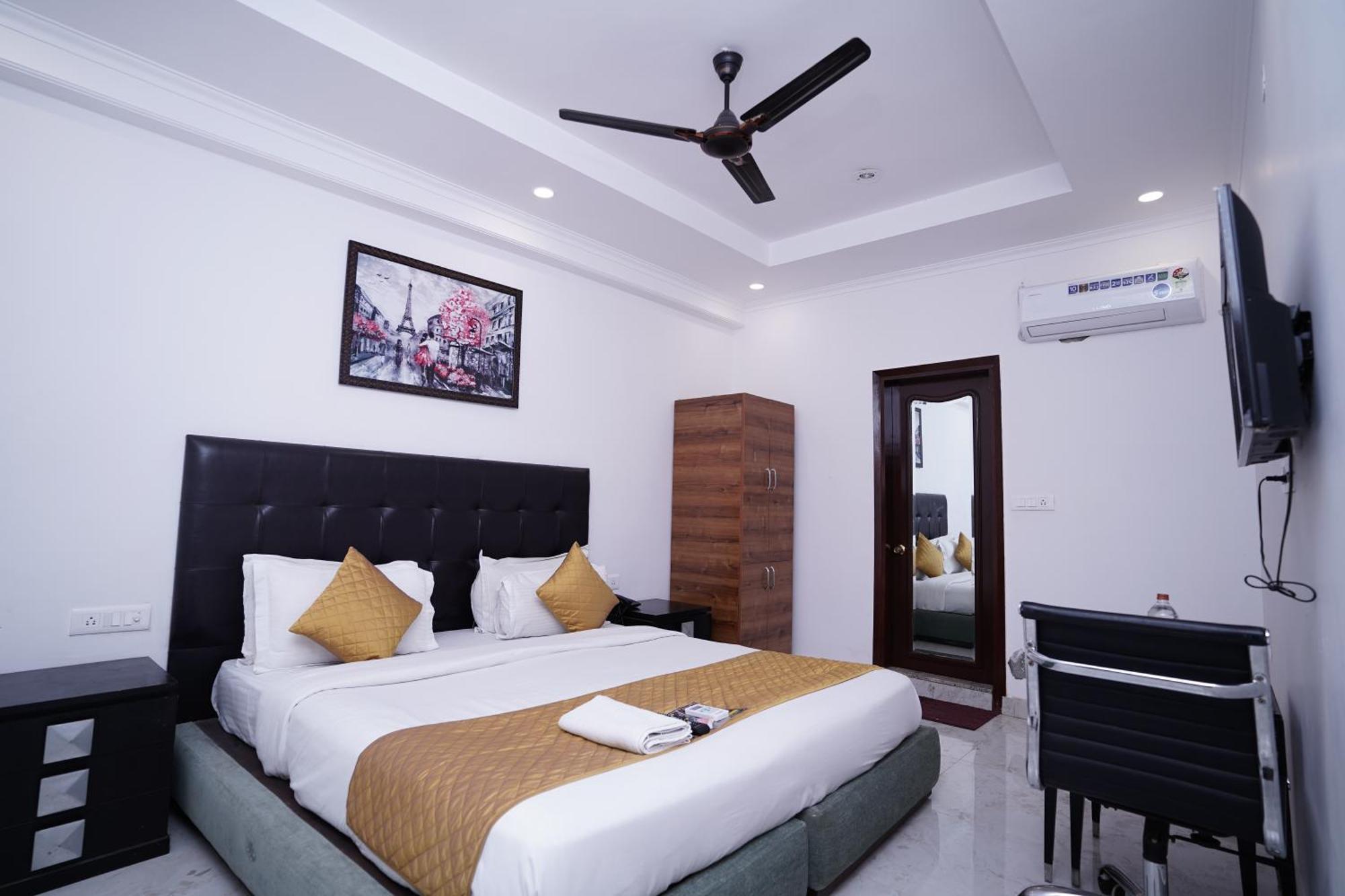 Hotel Moon Taj Near Yashobhoomi Convention Centre 델리 외부 사진