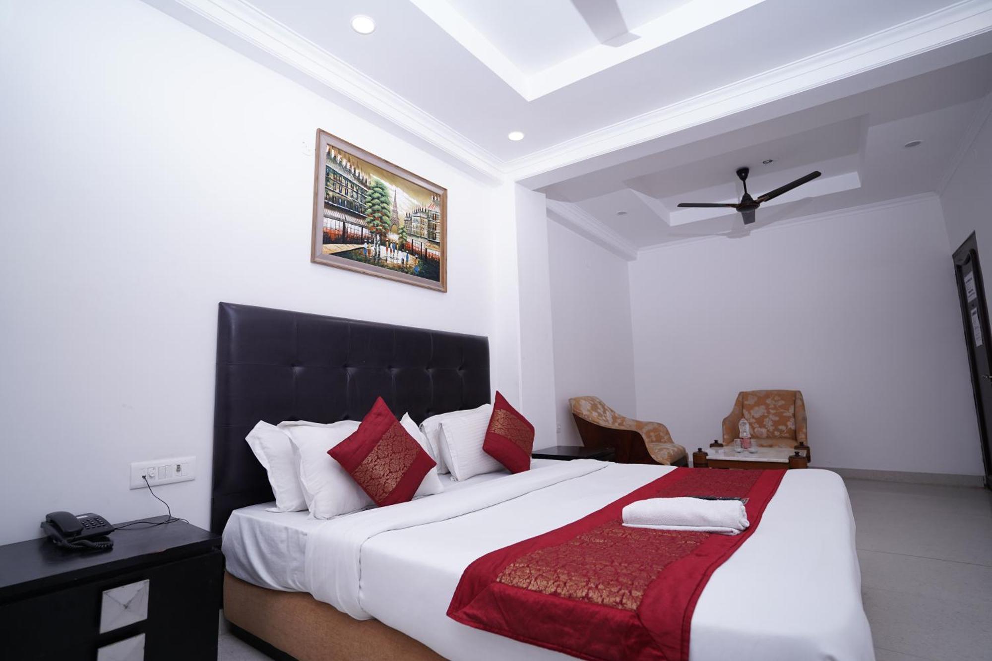 Hotel Moon Taj Near Yashobhoomi Convention Centre 델리 외부 사진