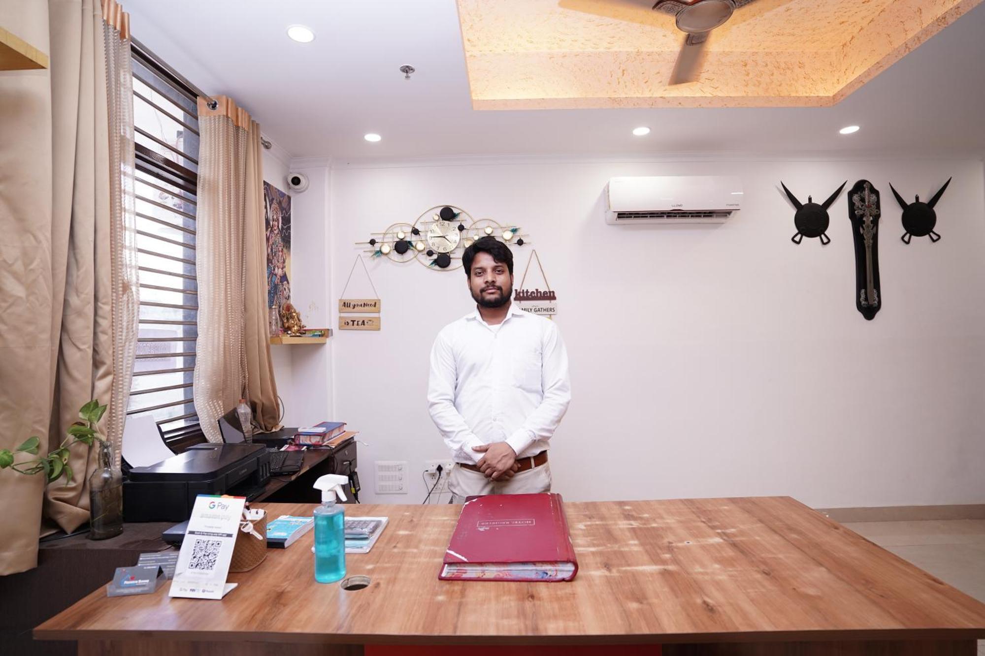 Hotel Moon Taj Near Yashobhoomi Convention Centre 델리 외부 사진