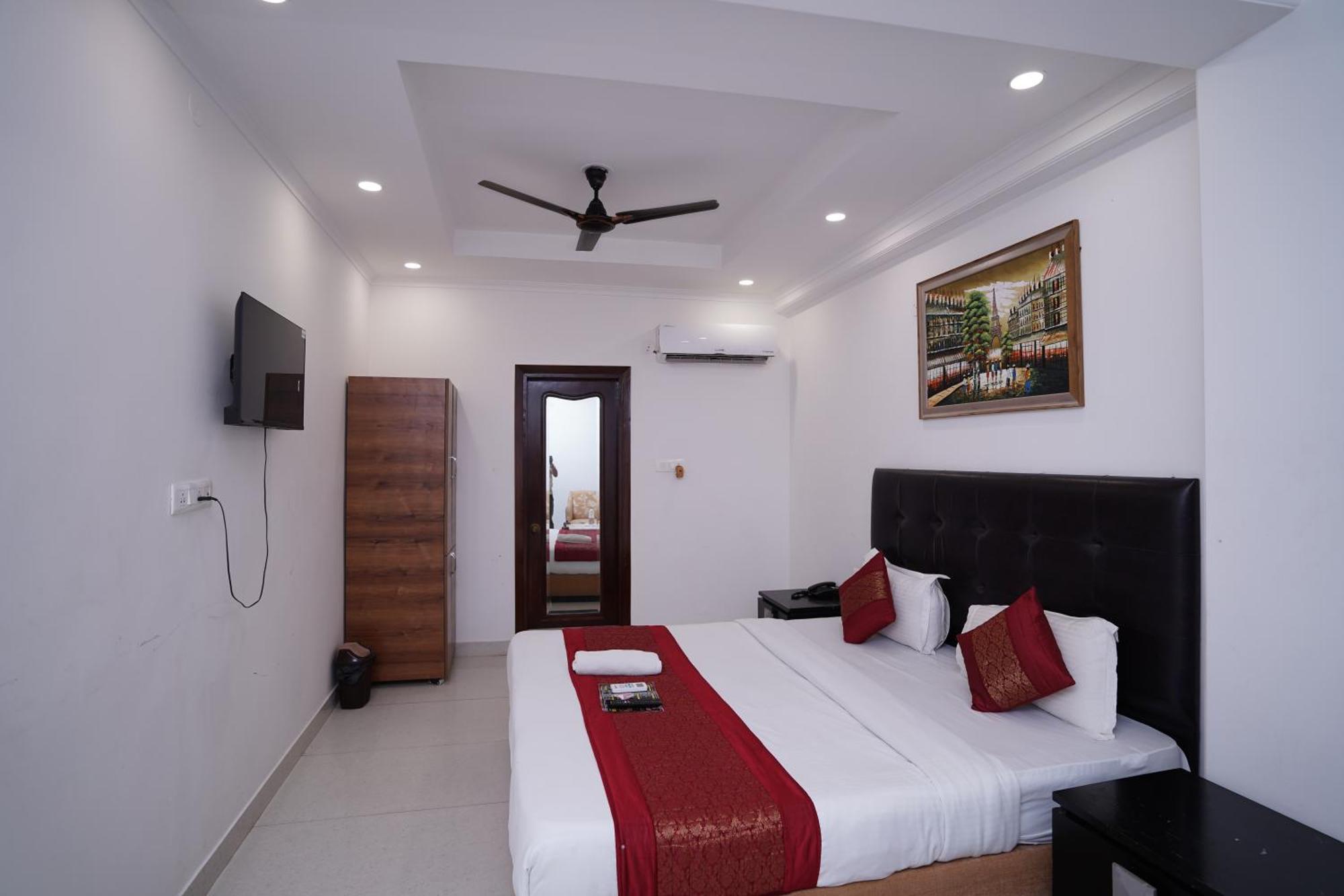 Hotel Moon Taj Near Yashobhoomi Convention Centre 델리 외부 사진