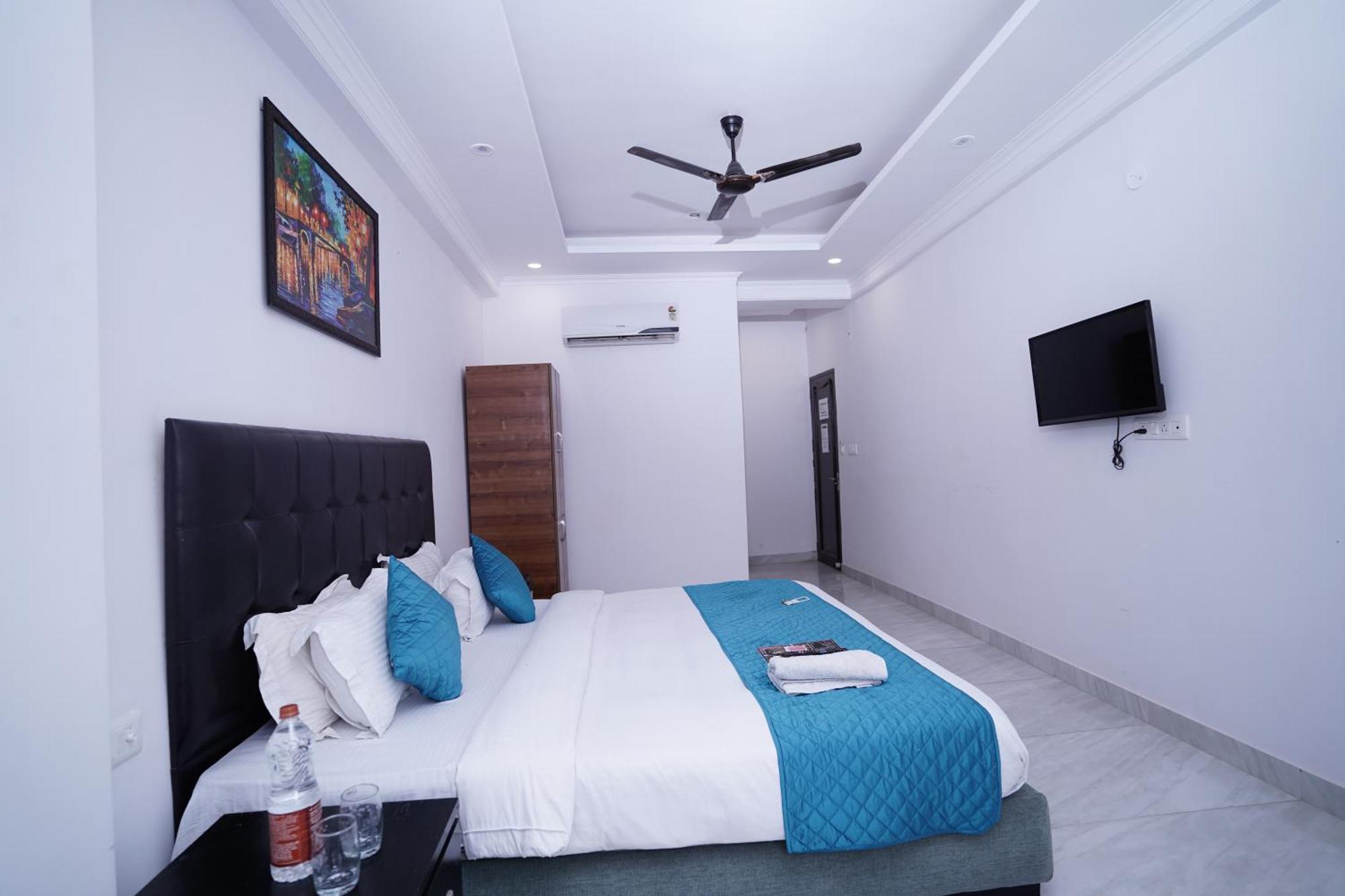 Hotel Moon Taj Near Yashobhoomi Convention Centre 델리 외부 사진