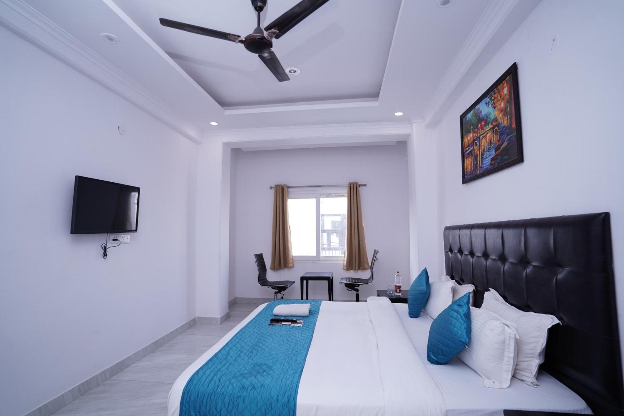 Hotel Moon Taj Near Yashobhoomi Convention Centre 델리 외부 사진