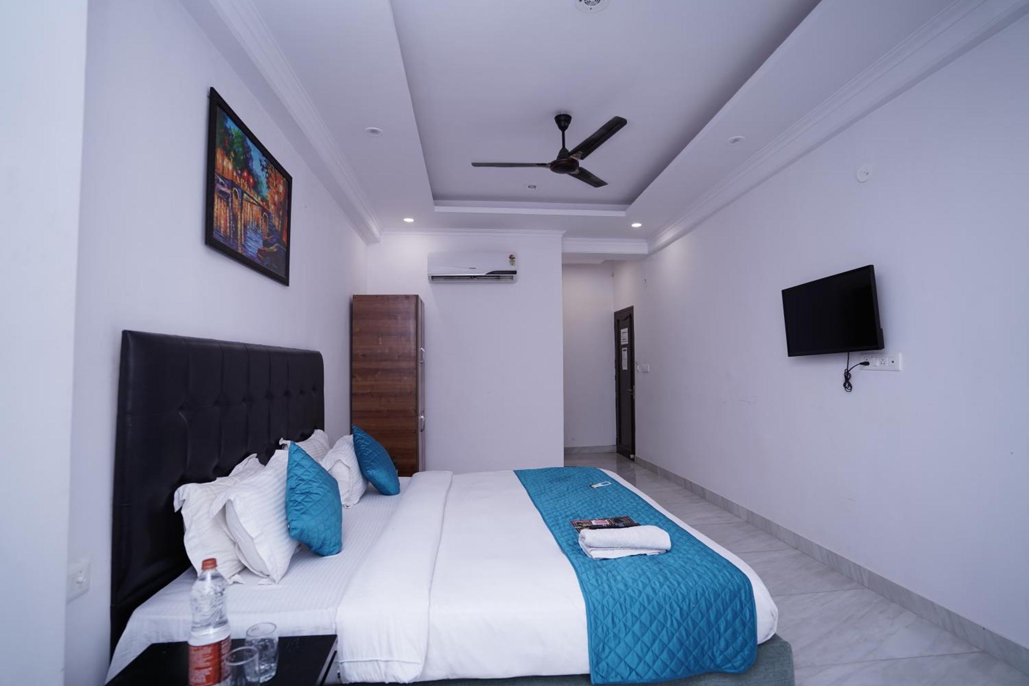 Hotel Moon Taj Near Yashobhoomi Convention Centre 델리 외부 사진