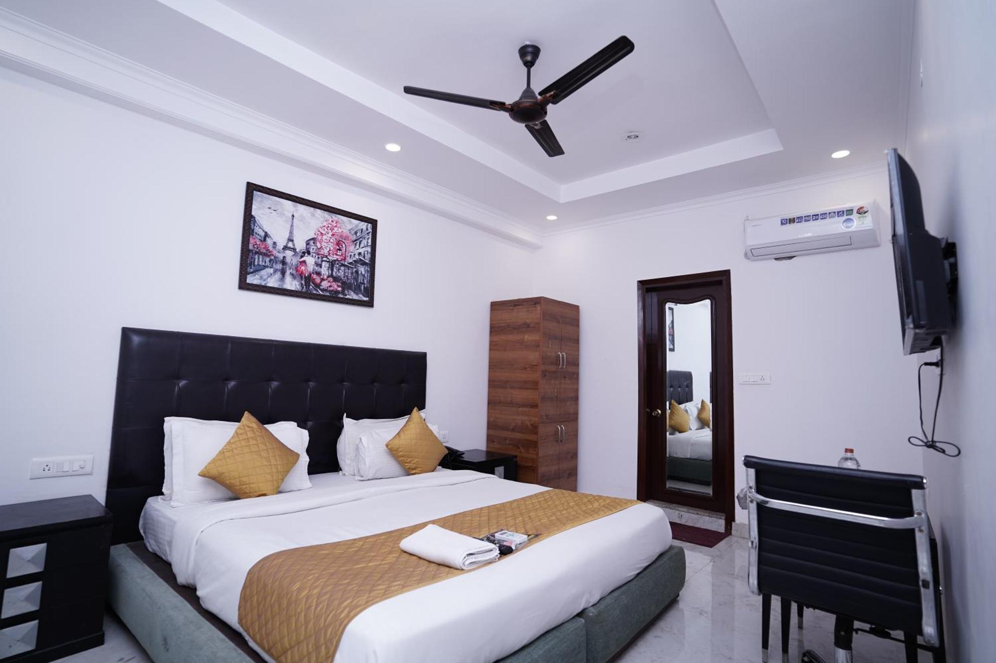 Hotel Moon Taj Near Yashobhoomi Convention Centre 델리 외부 사진