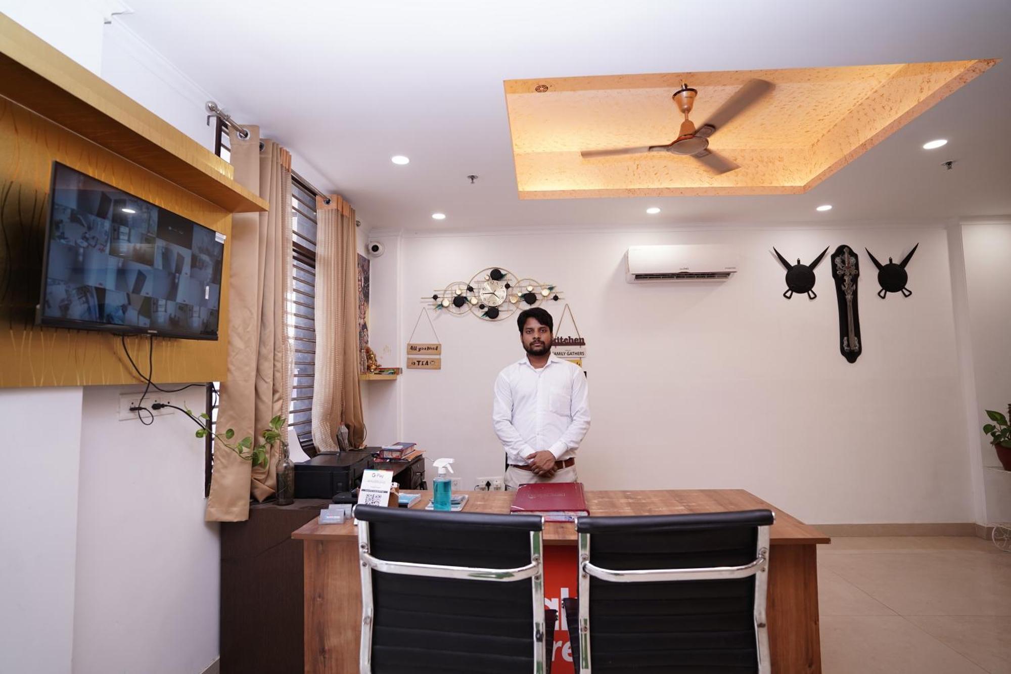 Hotel Moon Taj Near Yashobhoomi Convention Centre 델리 외부 사진